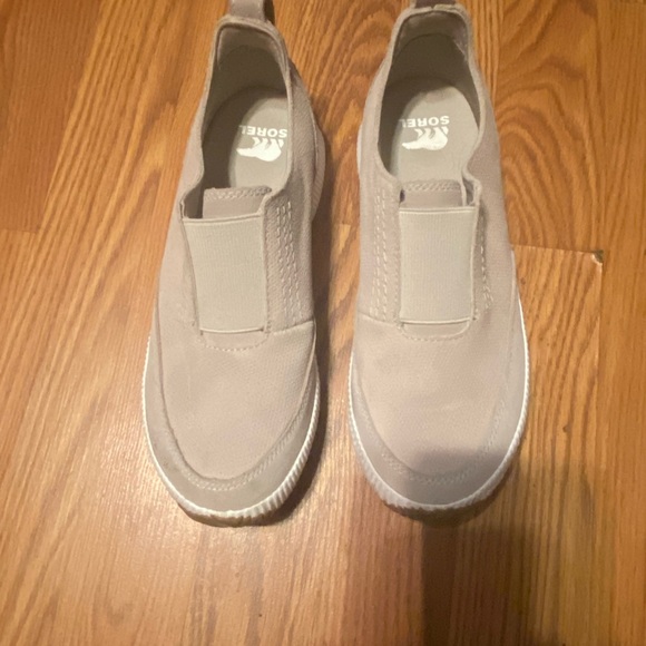 Sorel out n about tan slip on women's shoes soft taupe size 7 155 - Picture 1 of 10